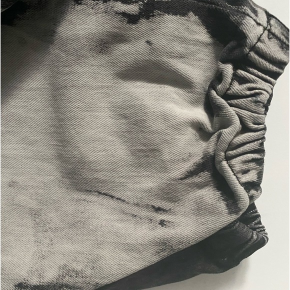 Black distressed denim jeans. Oversized fit, cinch waist, elastic bottom. - Picture 3 of 4